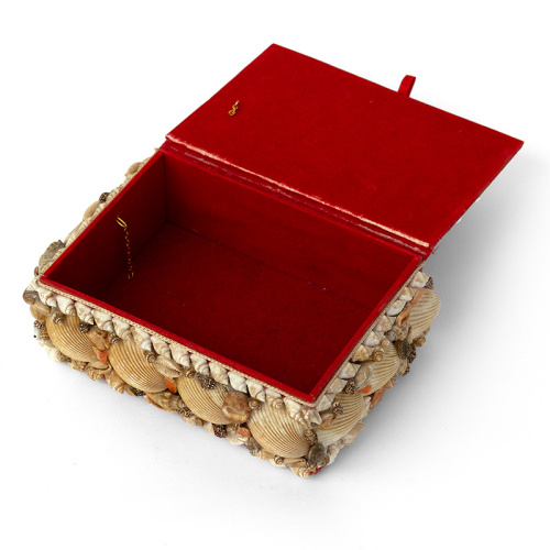 Rare vintage seashell encrusted trinket box with red felt lining (c.1950)