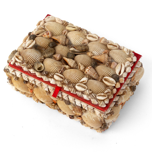 Rare vintage seashell encrusted trinket box with red felt lining (c.1950)